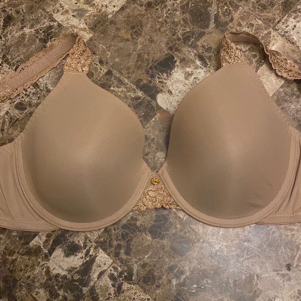 NWT Natori lace trim bra in color suntan